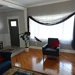 Cozy Updated 3-Br Apartment Near Peace Bridge