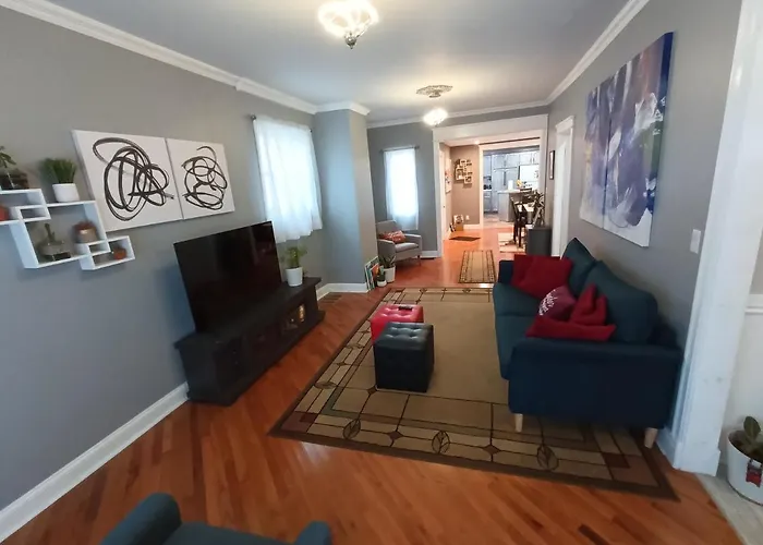 Cozy Updated 3-Br Apartment Near Peace Bridge
